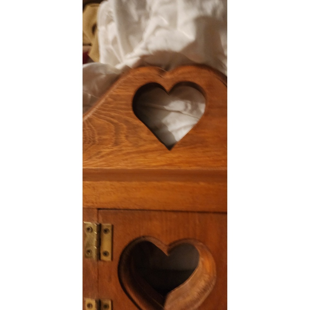 Vintage Wooden Curio Heart Cut Out Shadow Box Country Cottage Core Shelf Pegs - Picture 4 of 6